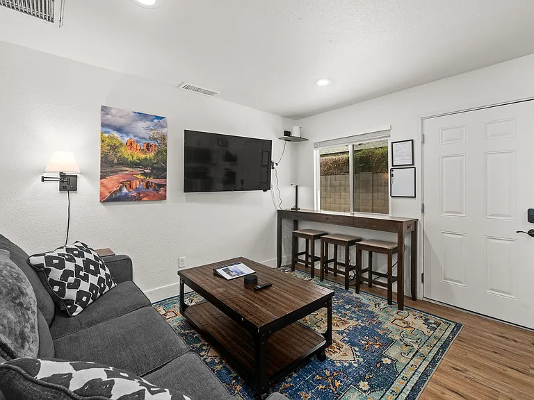 1110 E Polk St #2 — Photo 4