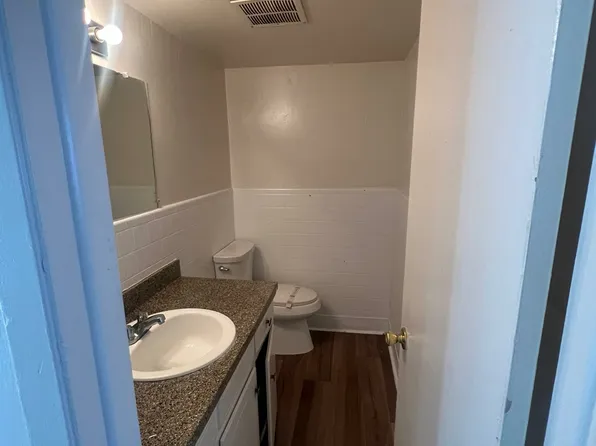 Glenbrook Place Apartments