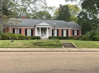 840 Meadowbrook Rd, Jackson, MS 39206