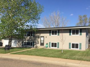 683 3rd Ave SE, Dickinson, ND 58601