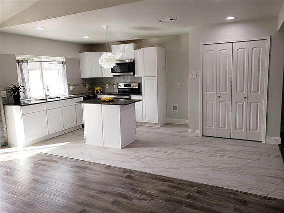 4th image of 5029 Leameadow Dr