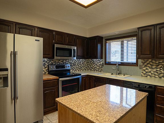 3rd image of 3323 Chuckwagon Rd