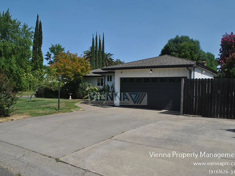 2913 Kerria Way — Photo 2