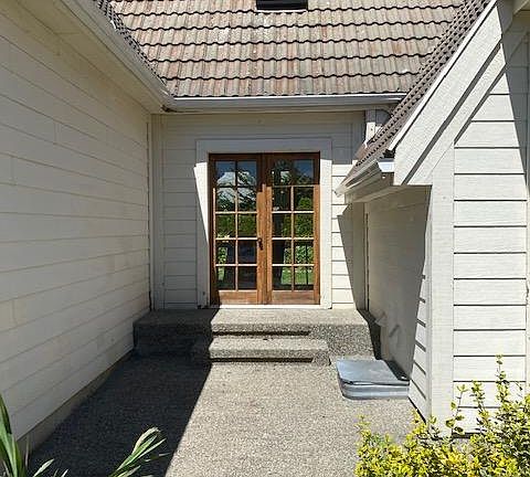 Side Entrance to deck. Leads to Garage