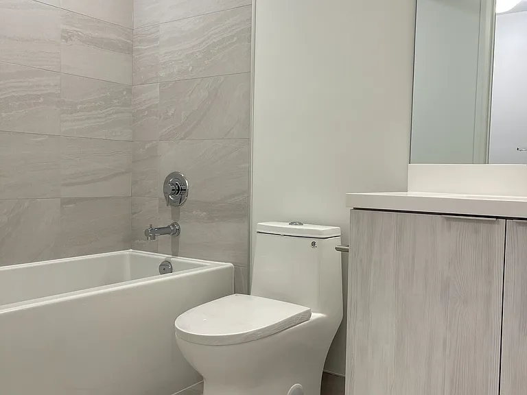 400 King St W #520 — Photo 2
