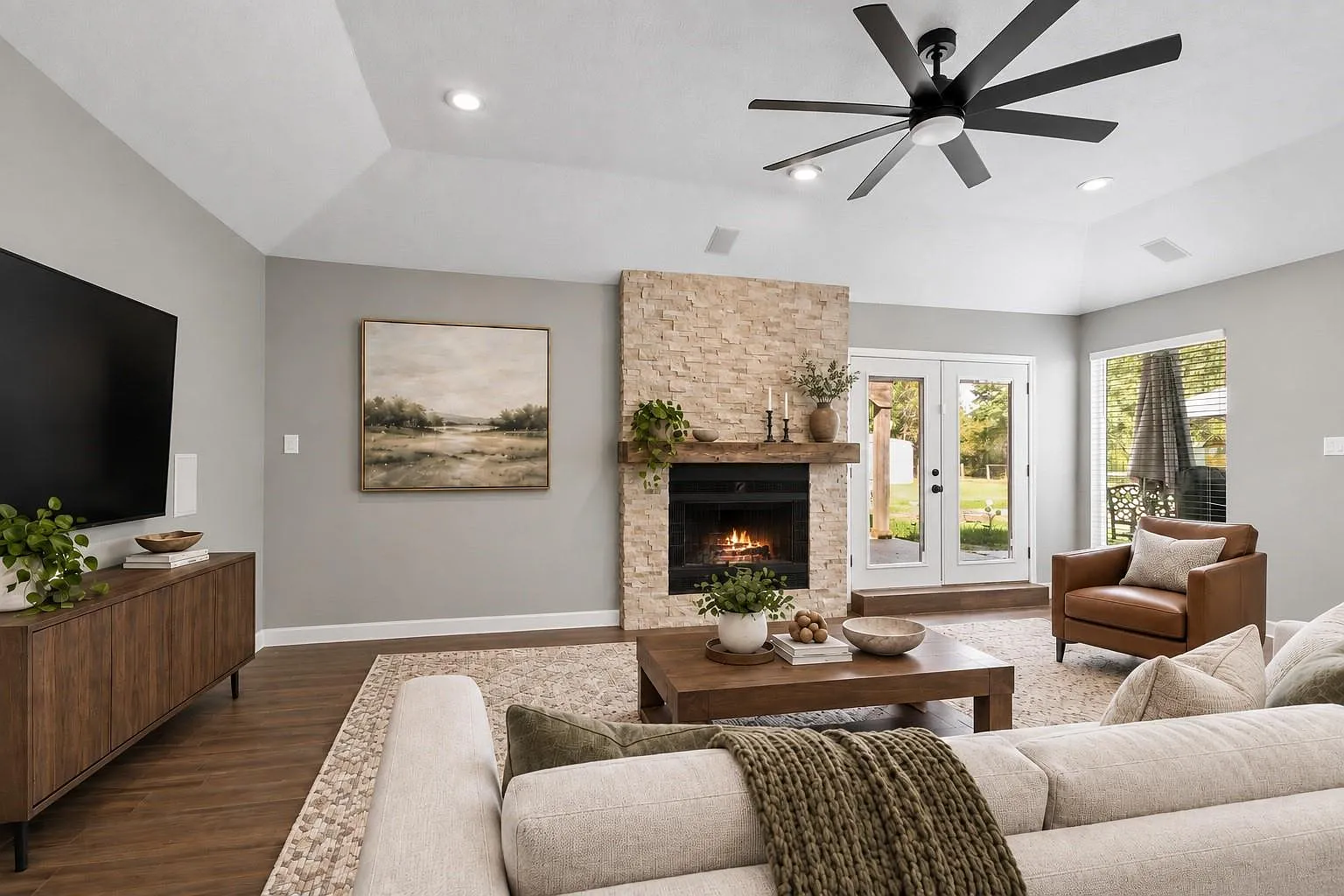 4 bed, 2.0 bath, 3003 sqft, $4,000 — Photo 2