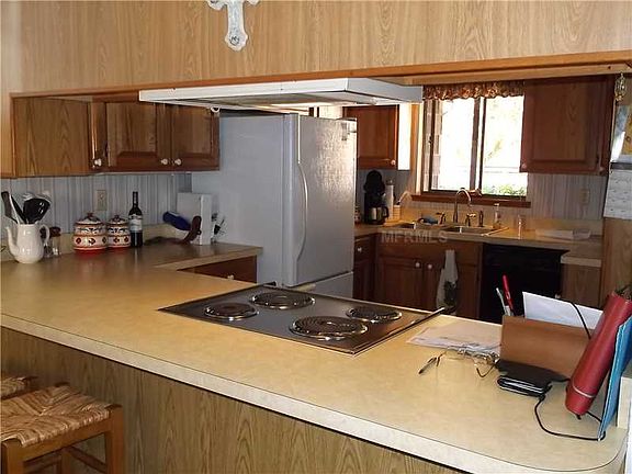 4th image of 704 Clusterwood Dr