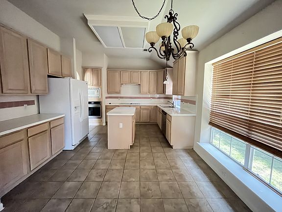 2nd image of 3105 Glory Ln