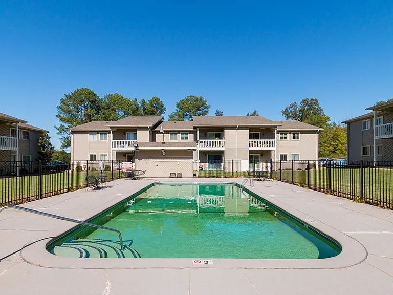 140 Lake Concord Rd NE #B4 — Photo 23