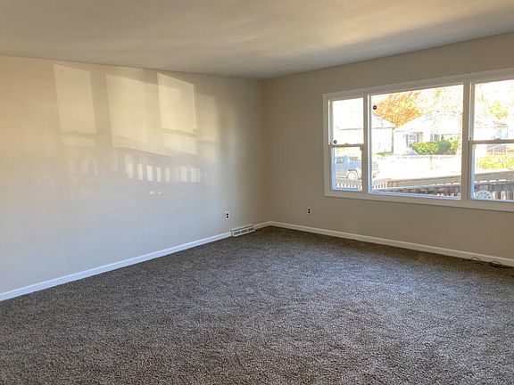 5th image of 4414 Elm Ave