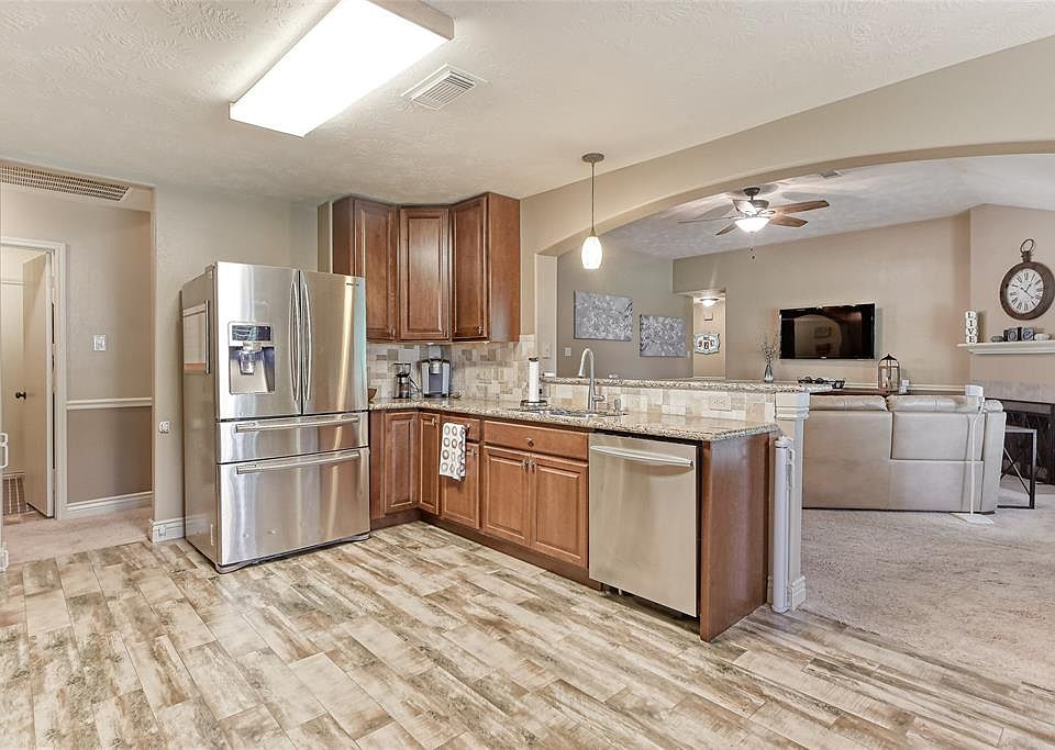 1st image of 6822 Woodland Oaks