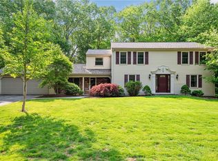 72 Countryside Dr, Cumberland, RI 02864