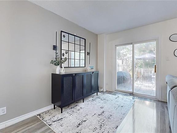 3rd image of 52 Adelaide St #32