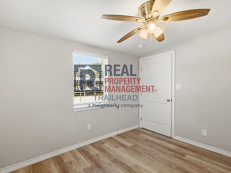 1590 W Long St — Photo 21