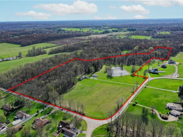 1212 Bedford Rd, Lowellville, OH 44436