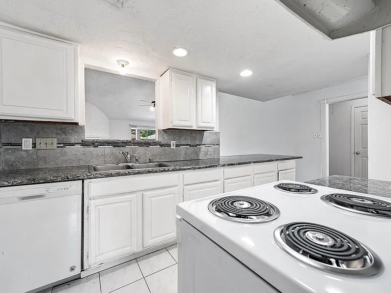 16238 Sierra Grande Dr — Photo 11