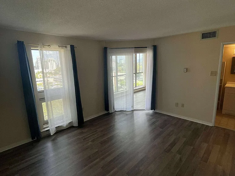 Primary room with ensuite bathroom