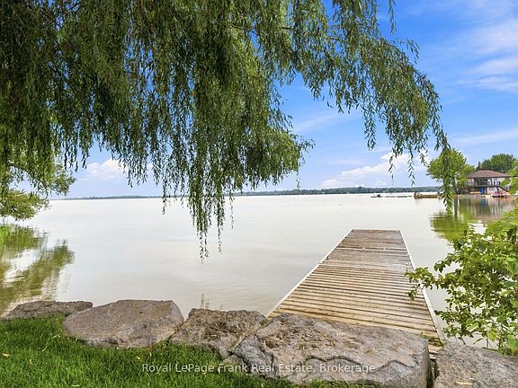 3rd image of 526 View Lake Rd