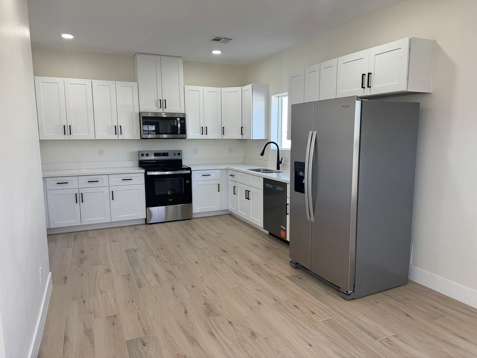 2 bed, 800 sqft, $1,699 — Photo 1