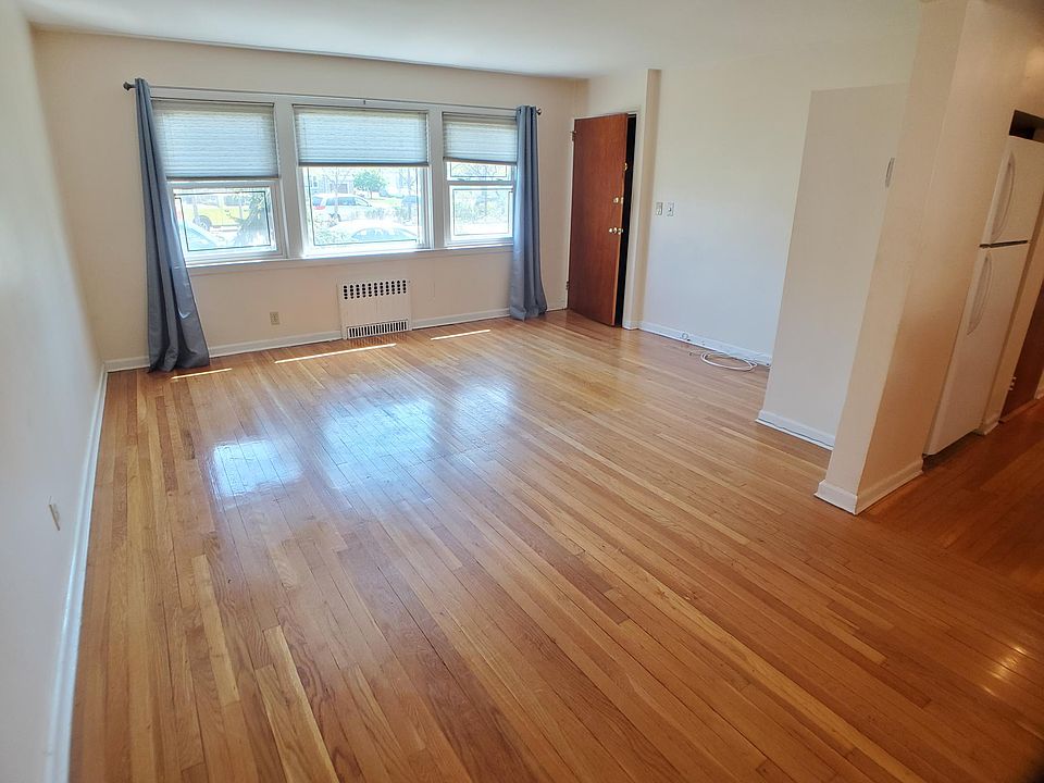 1st image of 1-151 11th Ave #1