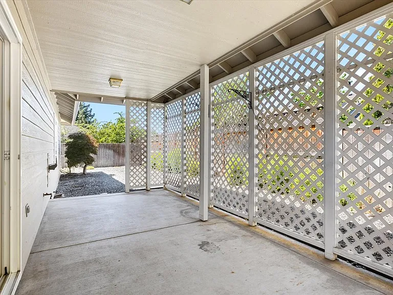 2485 Greenfield Ct — Photo 23