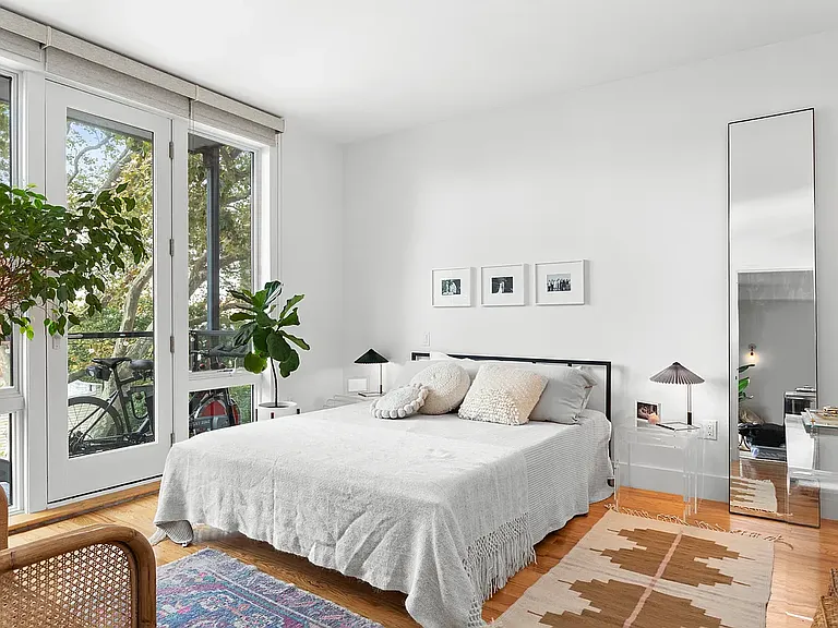 1059 Manhattan Ave #D — Photo 4