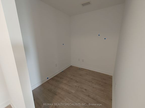 5th image of 220 Missinnihe Way #1302
