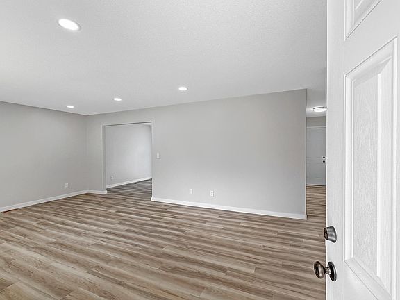 5th image of 2403 18th St S