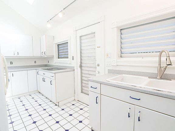 5th image of 1215 Grinnell St #D
