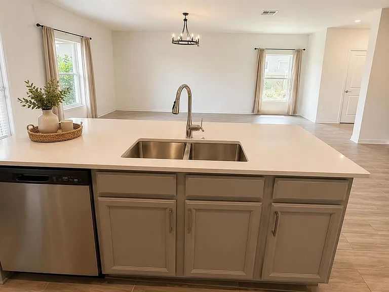 827 Ofanto Way — Photo 8