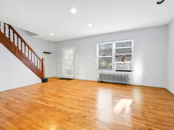 20-11 35th Street image 13 of 30