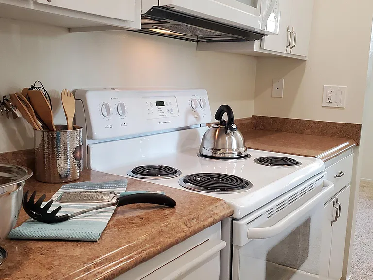 Live Oak Apartments — Photo 35