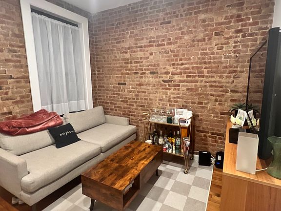2nd image of 390 Manhattan Ave APT 3