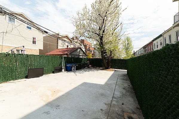 Rented by Jankos Group LLC | media 41