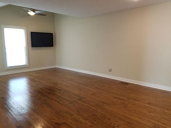 3rd image of 4950 Columbia Cir #27-125