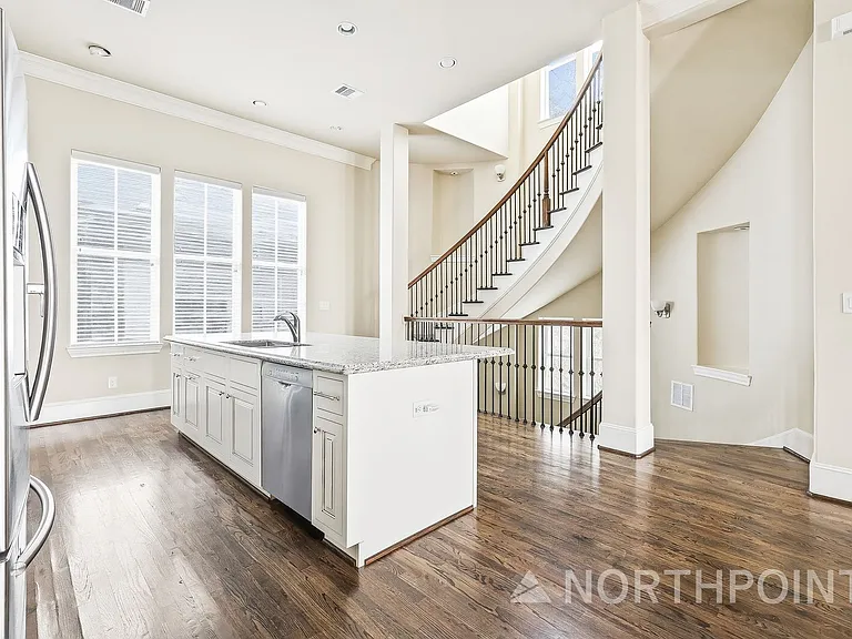 2710 Cohn Gdn — Photo 3