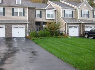 876 Huntington Dr, Fishkill, NY 12524