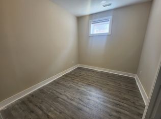 192 5th Ave #4, Ottawa, ON K1S2M9