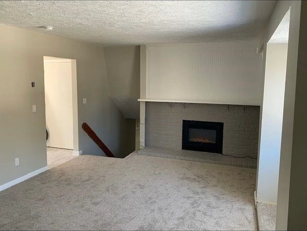 2 bed, 1221 sqft, $2,600 — Photo 3