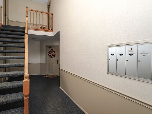 4th image of 195 Camden Ct Unit V1