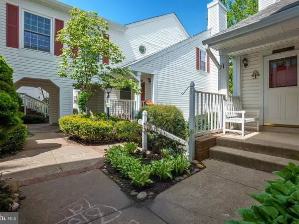 2907 S Woodstock St, Arlington, VA 22206