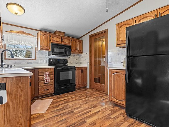 5th image of 404 E Wood Ln