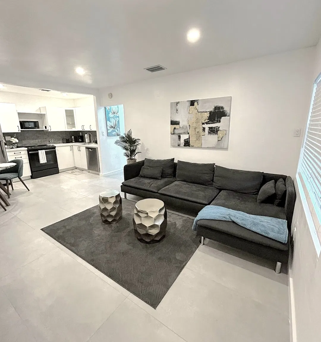 2 bed, 1050 sqft, $2,800 — Photo 2