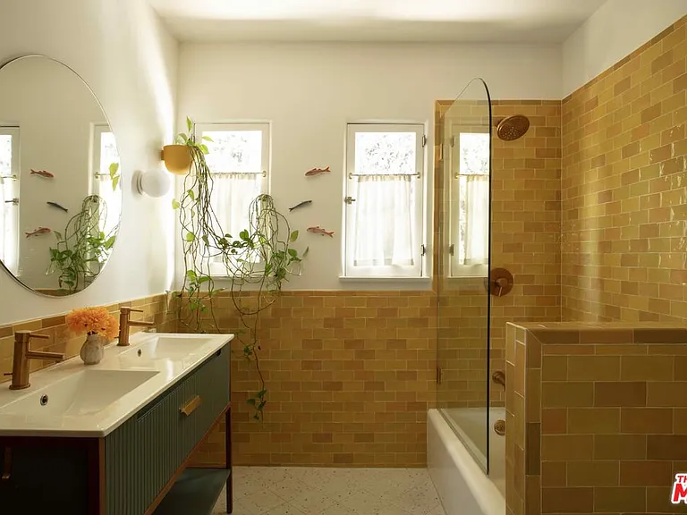 5662 Berkshire Dr — Photo 27