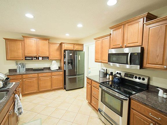 2nd image of 139 Cambridge Ct