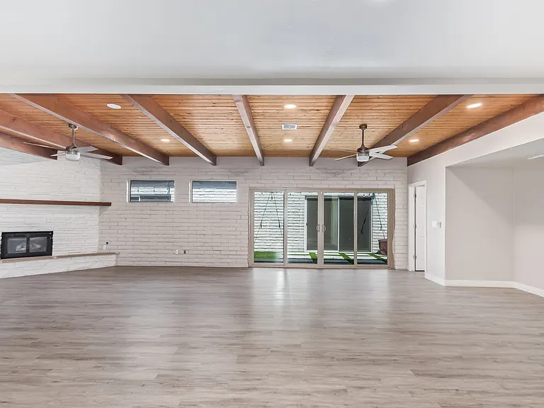 2136 W Village Dr — Photo 18
