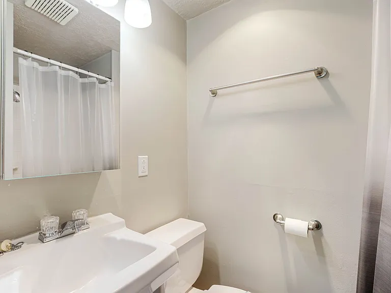 Frances Apts — Photo 31