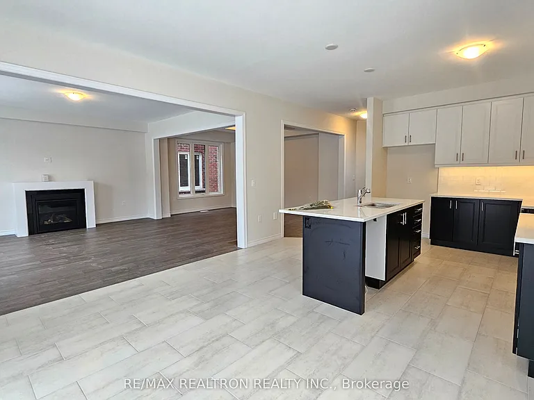 16 York Dr — Photo 4