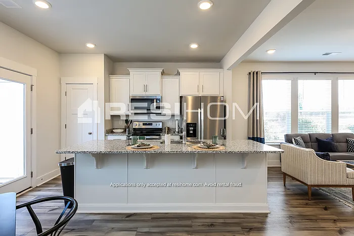 3 bed, 2.0 bath, 1502 sqft, $1,849 — Photo 3