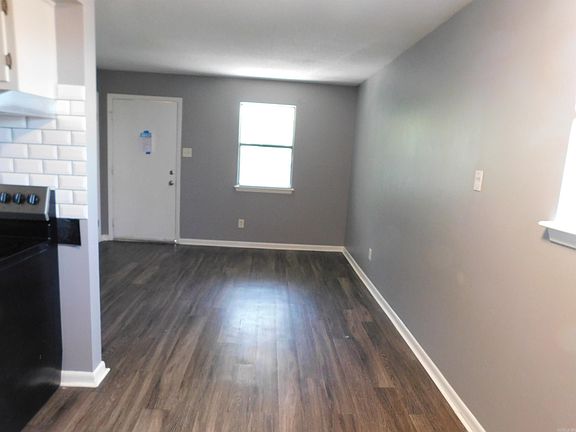 3rd image of 9 Meredith Ct